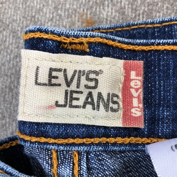 Like new! - LEVI’S 515 Boot Cut Denim Jeans w/Raw Edge Hemline - Picture 4 of 10